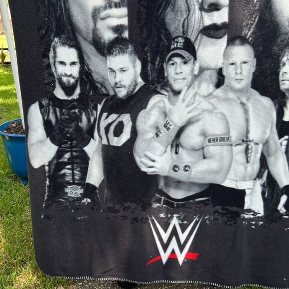 WWE All Stars Fleece Throw 50x60  WE0621 Silver Buffalo Blanket - Picture 5 of 8